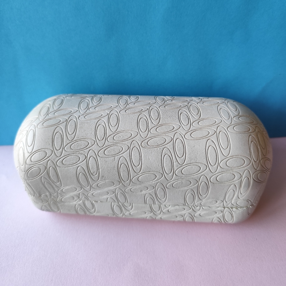 3/$25💙Oakley Sunglasses Hard Clamshell Case White Embossed Logo